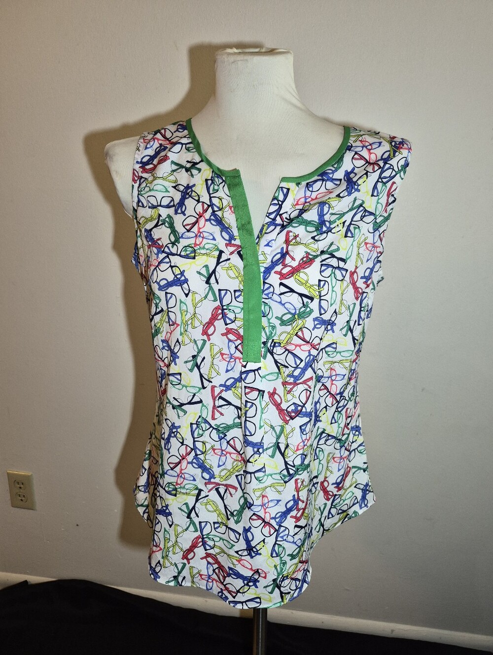 M) Banana Republic Novelty Reading Glasses Print Sleeveless Top